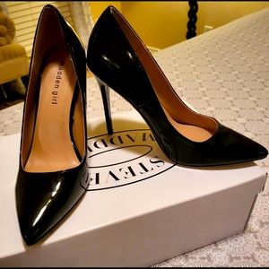 Women Black Patent heels pointed toes size 7.5